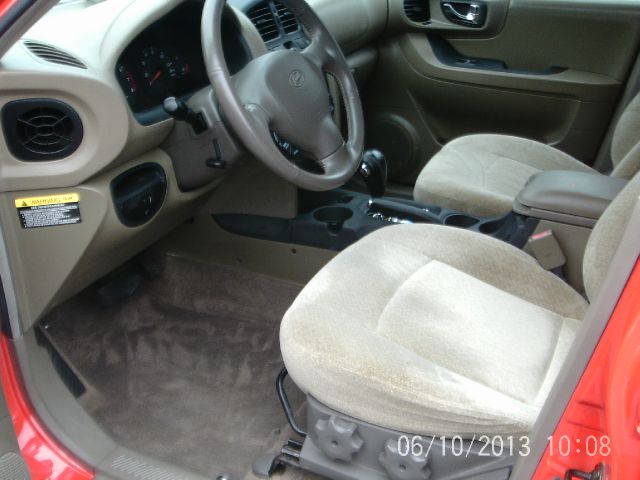 2004 Hyundai Santa Fe 4dr Sdn 2.4L FWD