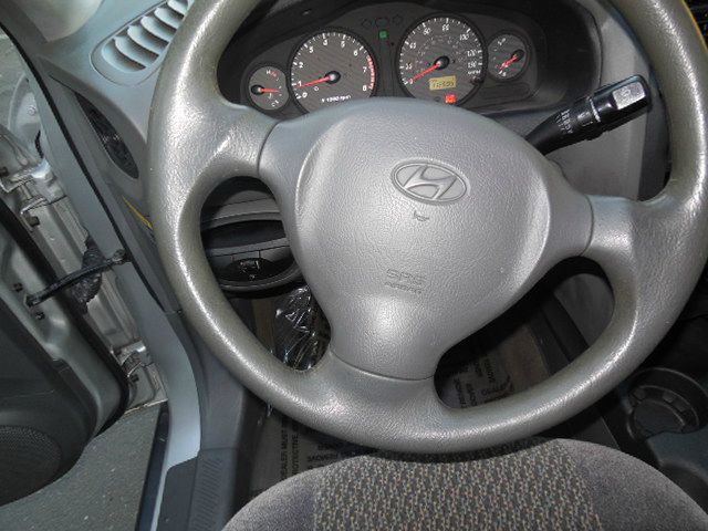 2004 Hyundai Santa Fe Base