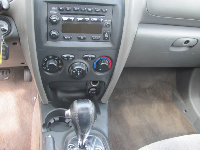 2004 Hyundai Santa Fe 4dr Sdn 2.4L FWD