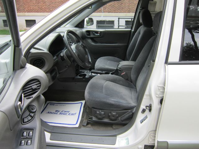 2004 Hyundai Santa Fe 4dr Sdn 2.4L FWD