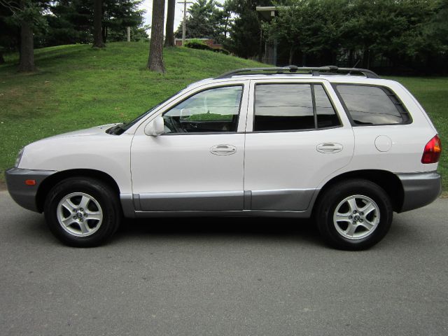 2004 Hyundai Santa Fe 4dr Sdn 2.4L FWD