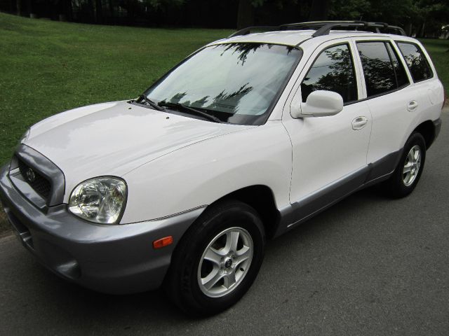 2004 Hyundai Santa Fe 4dr Sdn 2.4L FWD