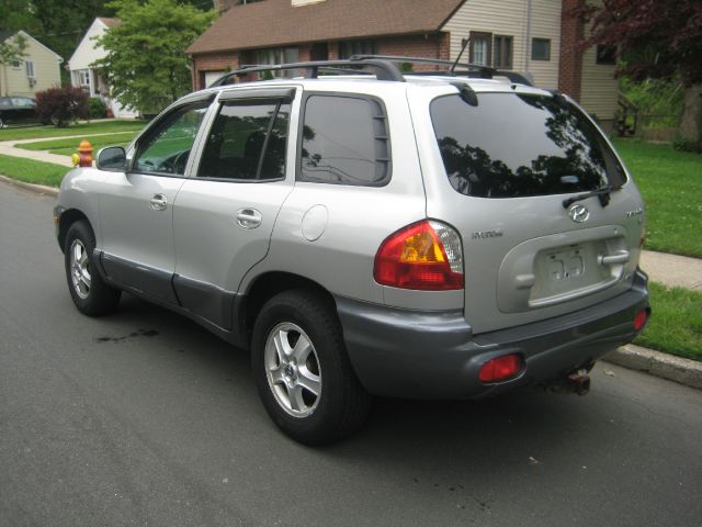 2004 Hyundai Santa Fe 4dr Sdn 2.4L FWD