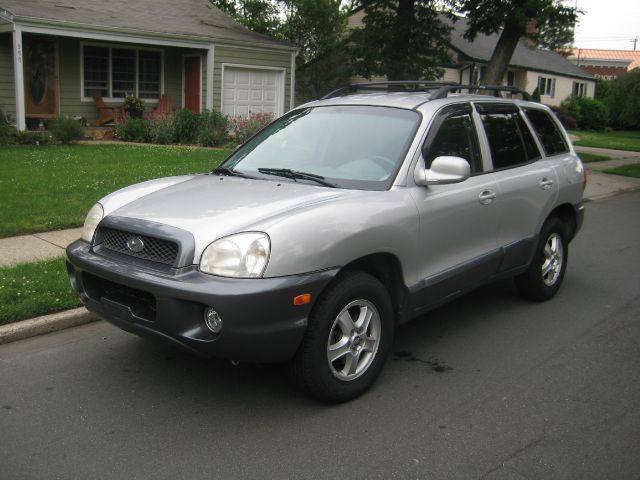 2004 Hyundai Santa Fe 4dr Sdn 2.4L FWD