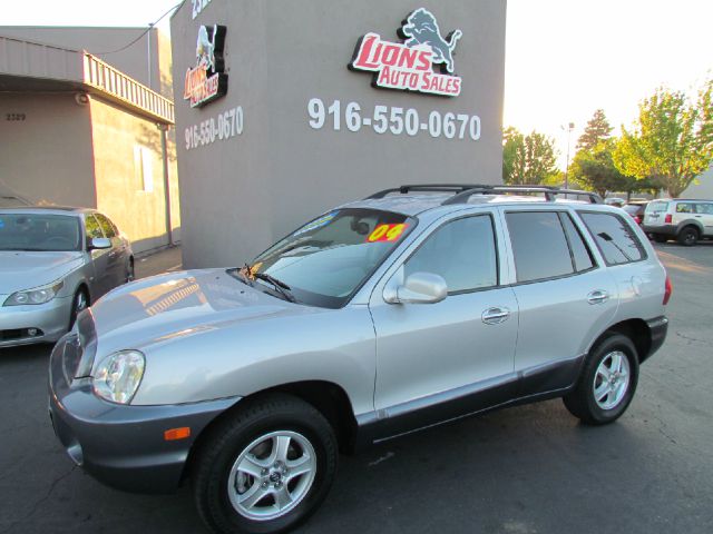 2004 Hyundai Santa Fe 4dr Sdn 2.4L FWD