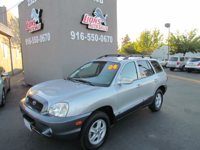 2004 Hyundai Santa Fe 4dr Sdn 2.4L FWD