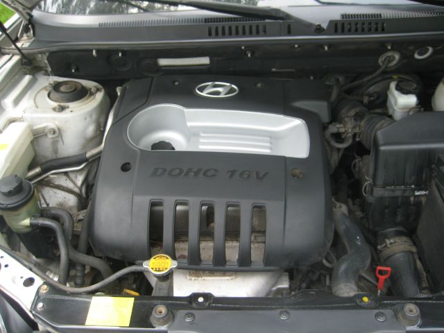 2004 Hyundai Santa Fe Base