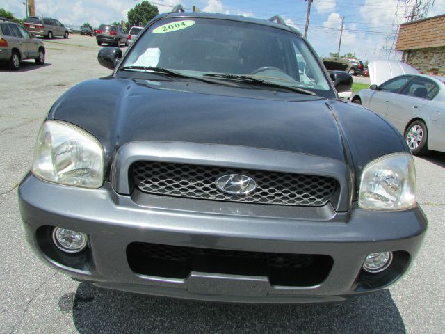 2004 Hyundai Santa Fe 4dr Sdn 2.4L FWD