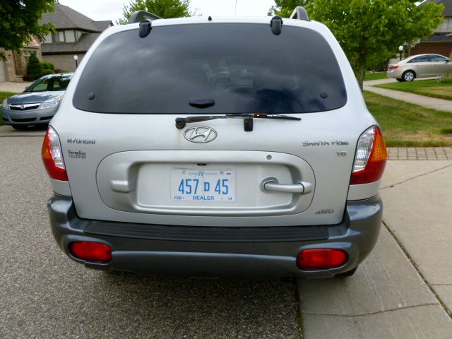 2004 Hyundai Santa Fe 4dr Sdn 2.4L FWD