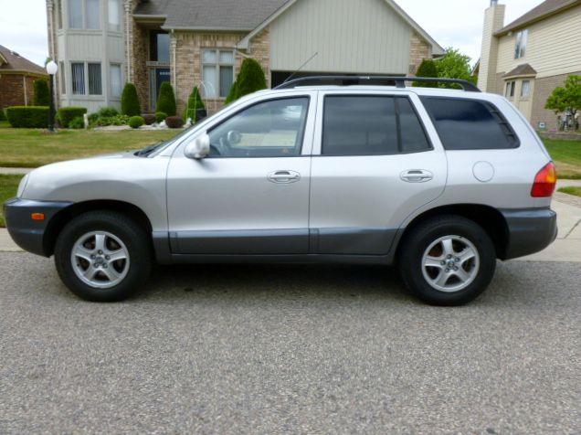 2004 Hyundai Santa Fe 4dr Sdn 2.4L FWD