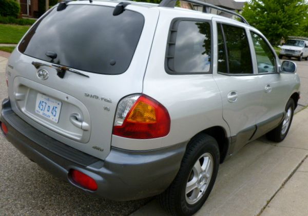 2004 Hyundai Santa Fe 4dr Sdn 2.4L FWD