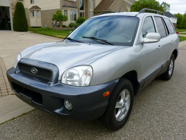 2004 Hyundai Santa Fe 4dr Sdn 2.4L FWD