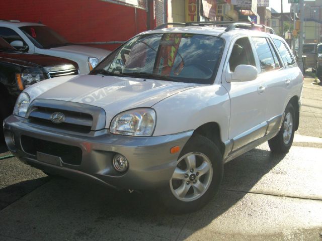 2005 Hyundai Santa Fe 4dr Sdn 2.4L FWD