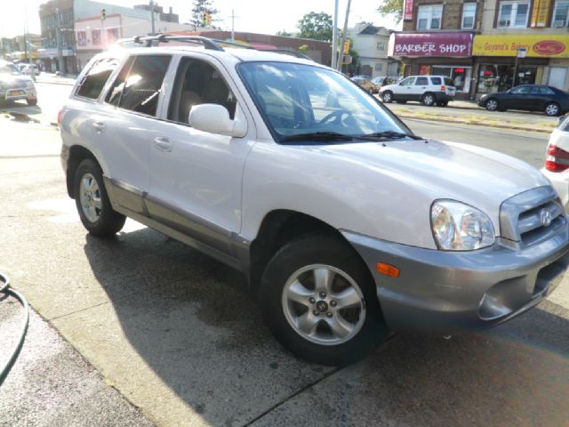 2005 Hyundai Santa Fe 4dr Sdn 2.4L FWD