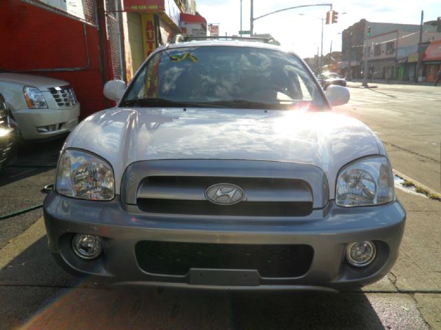 2005 Hyundai Santa Fe 4dr Sdn 2.4L FWD