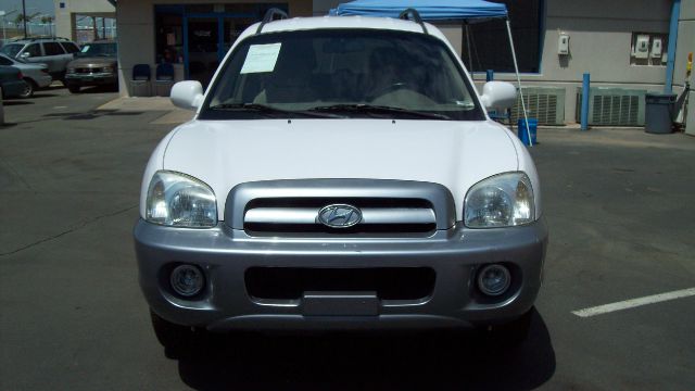 2005 Hyundai Santa Fe 4dr Sdn 2.4L FWD