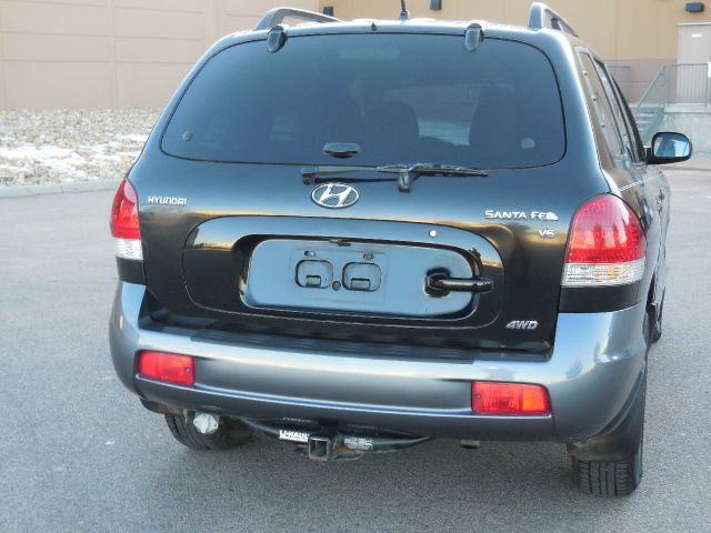 2005 Hyundai Santa Fe 4dr Sdn 2.4L FWD