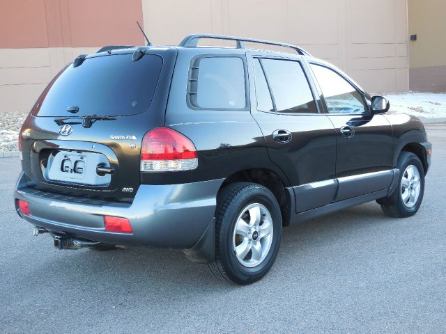 2005 Hyundai Santa Fe 4dr Sdn 2.4L FWD