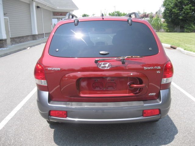 2005 Hyundai Santa Fe 4dr Sdn 2.4L FWD