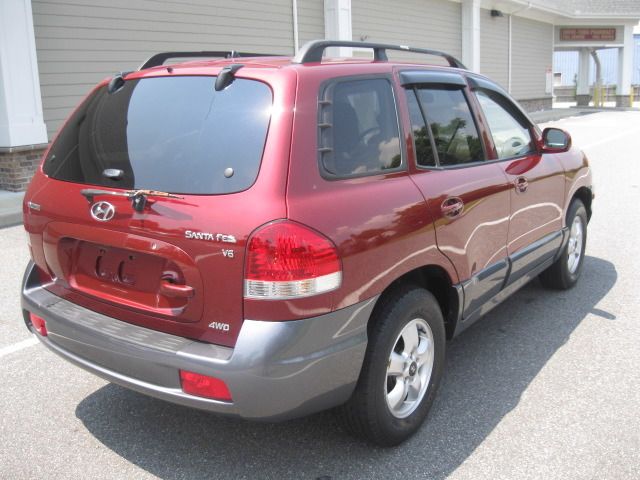 2005 Hyundai Santa Fe 4dr Sdn 2.4L FWD