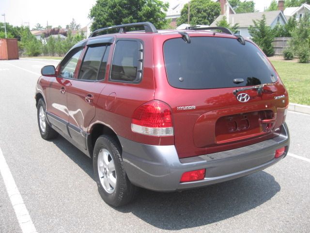 2005 Hyundai Santa Fe 4dr Sdn 2.4L FWD