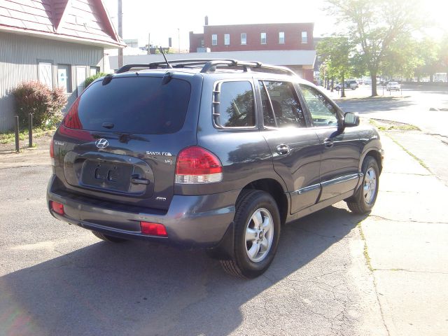 2005 Hyundai Santa Fe 4dr Sdn 2.4L FWD