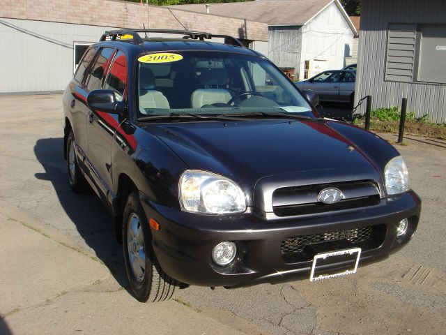 2005 Hyundai Santa Fe 4dr Sdn 2.4L FWD