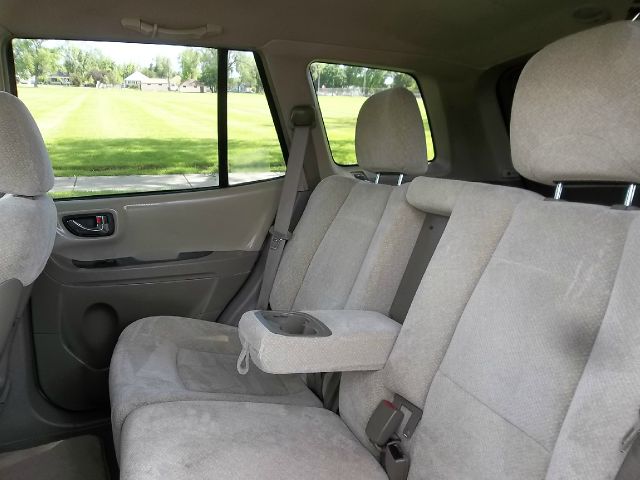 2005 Hyundai Santa Fe 4dr Sdn 2.4L FWD