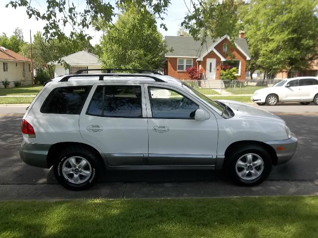 2005 Hyundai Santa Fe 4dr Sdn 2.4L FWD