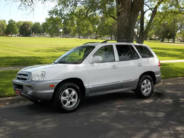 2005 Hyundai Santa Fe 4dr Sdn 2.4L FWD