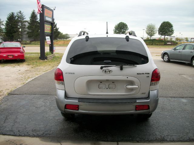 2005 Hyundai Santa Fe 4dr Sdn 2.4L FWD