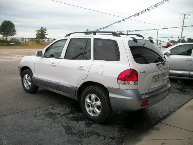 2005 Hyundai Santa Fe 4dr Sdn 2.4L FWD