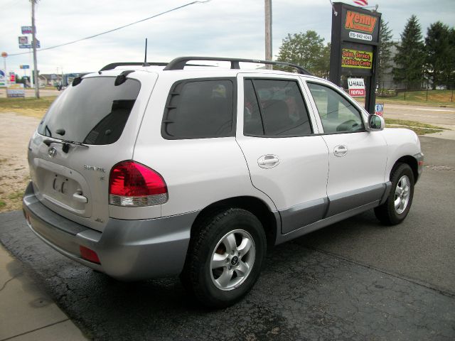 2005 Hyundai Santa Fe 4dr Sdn 2.4L FWD