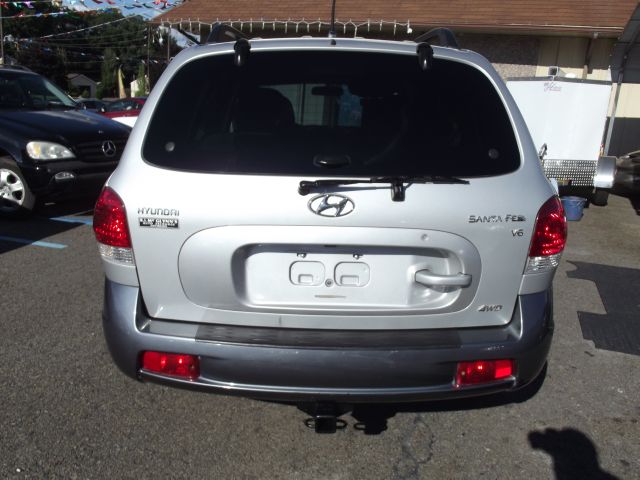 2005 Hyundai Santa Fe 4dr Sdn 2.4L FWD