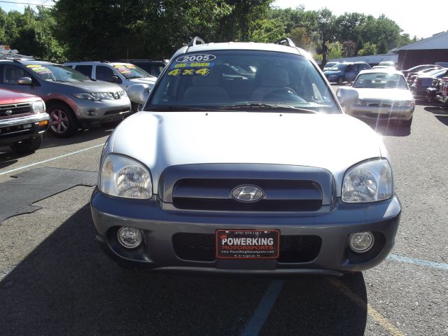 2005 Hyundai Santa Fe 4dr Sdn 2.4L FWD