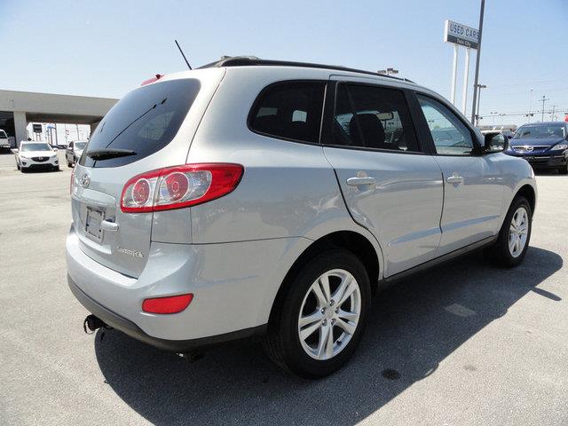 2010 Hyundai Santa Fe XLS . 4WD