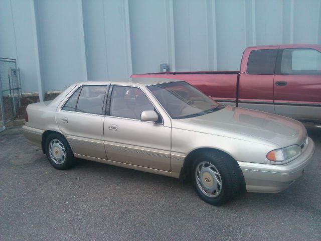 1993 Hyundai Sonata FWD 4dr Sport