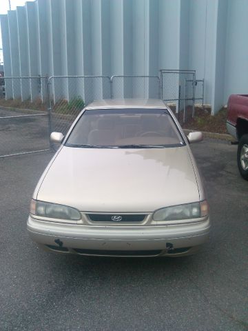 1993 Hyundai Sonata FWD 4dr Sport