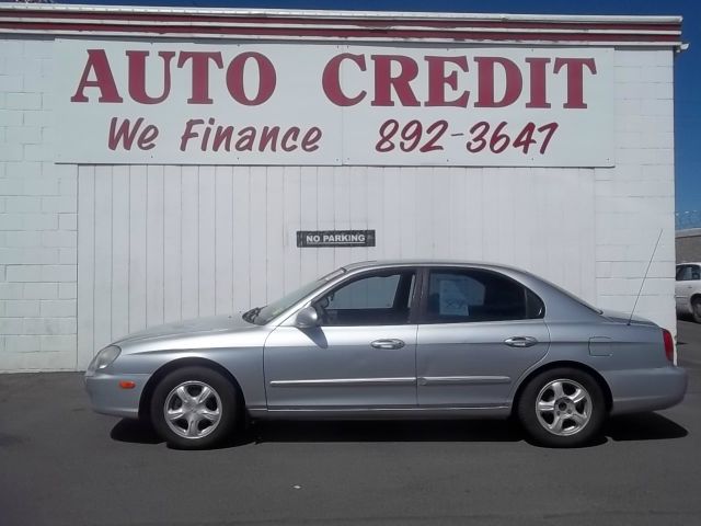 2000 Hyundai Sonata Base