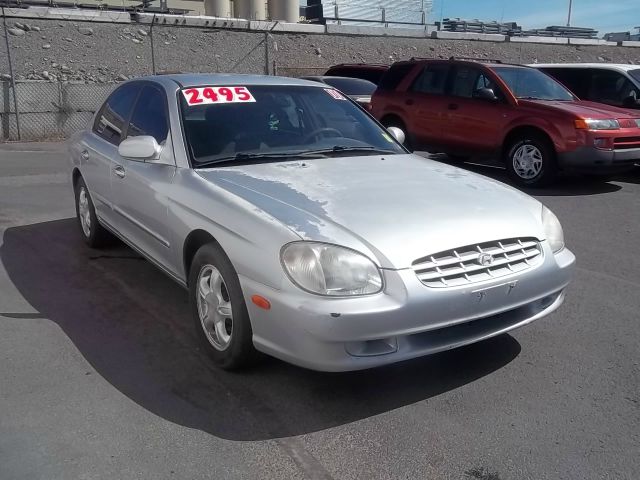 2000 Hyundai Sonata Base