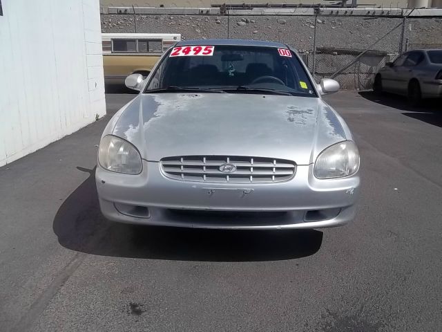 2000 Hyundai Sonata Base