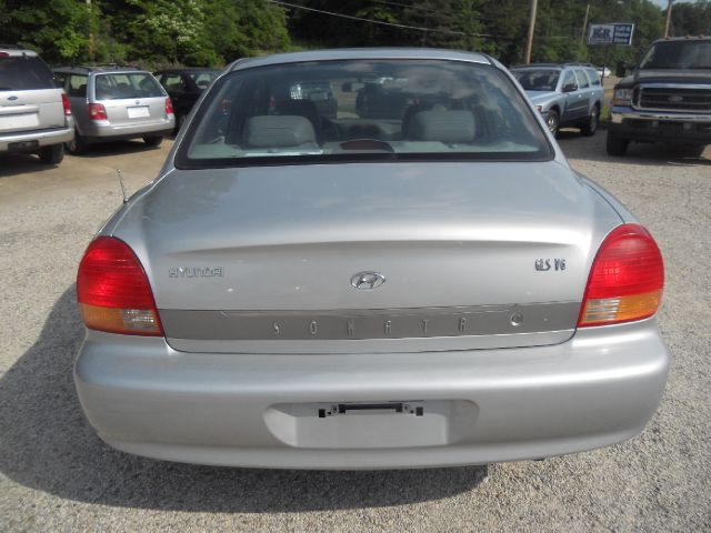 2000 Hyundai Sonata LS VERY Sharp