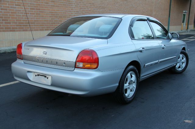 2000 Hyundai Sonata Base