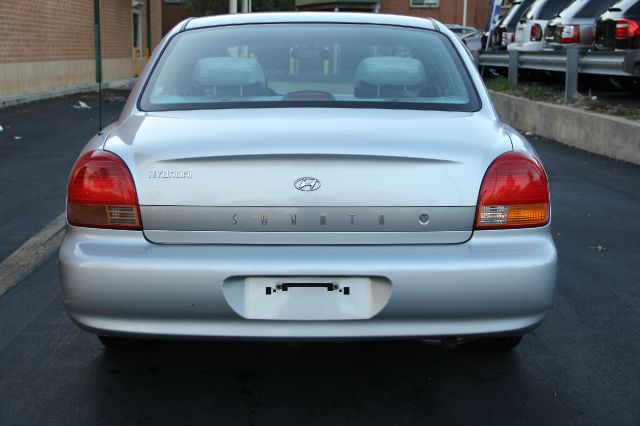 2000 Hyundai Sonata Base