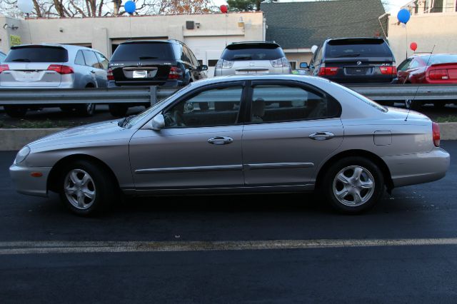 2000 Hyundai Sonata Base