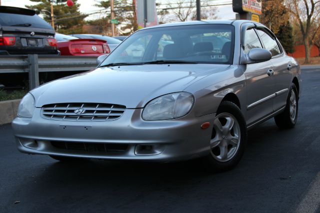 2000 Hyundai Sonata Base