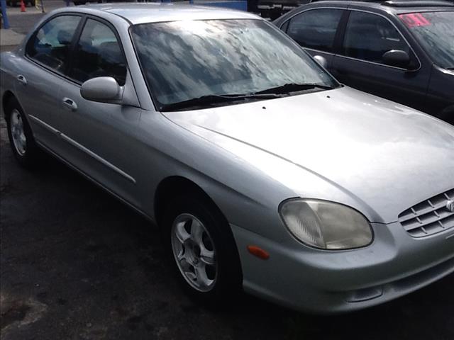 2000 Hyundai Sonata Base