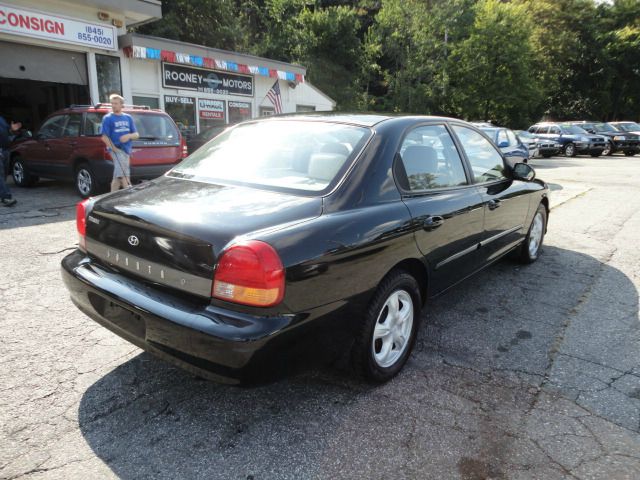 2001 Hyundai Sonata Base