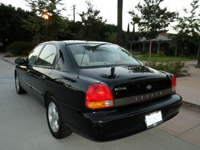 2001 Hyundai Sonata Base