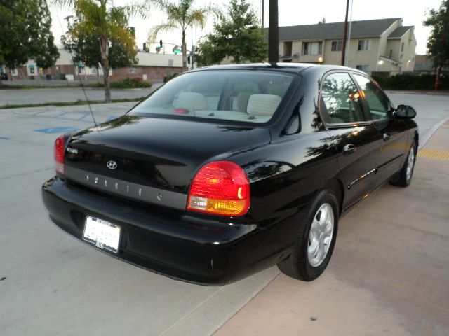 2001 Hyundai Sonata Base